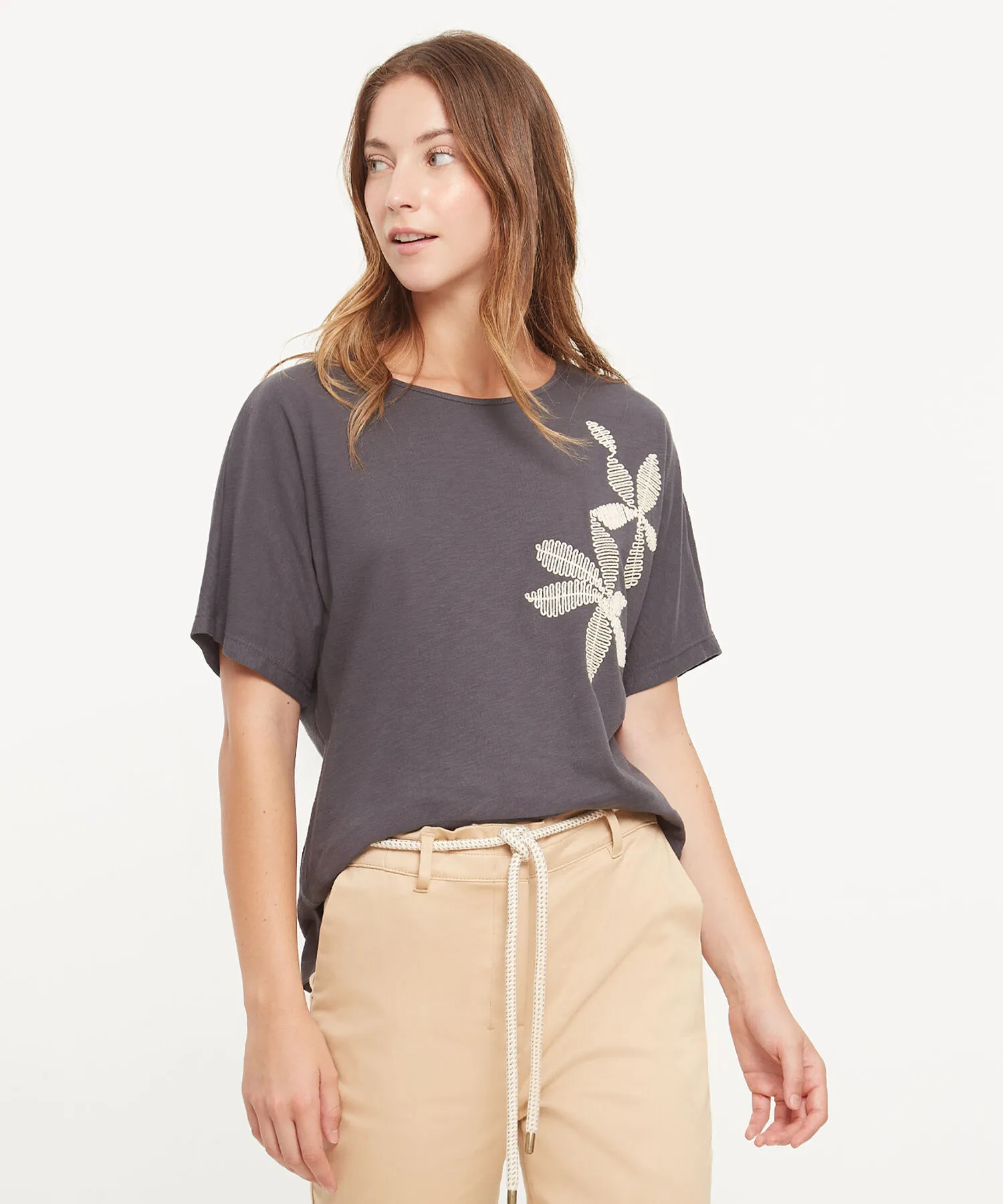 Camiseta con Bordado-