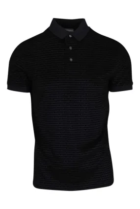Polo negro con minilogo en letras all over
