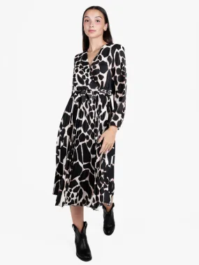 Solada Vestido de mujer de manga larga con falda plisada.