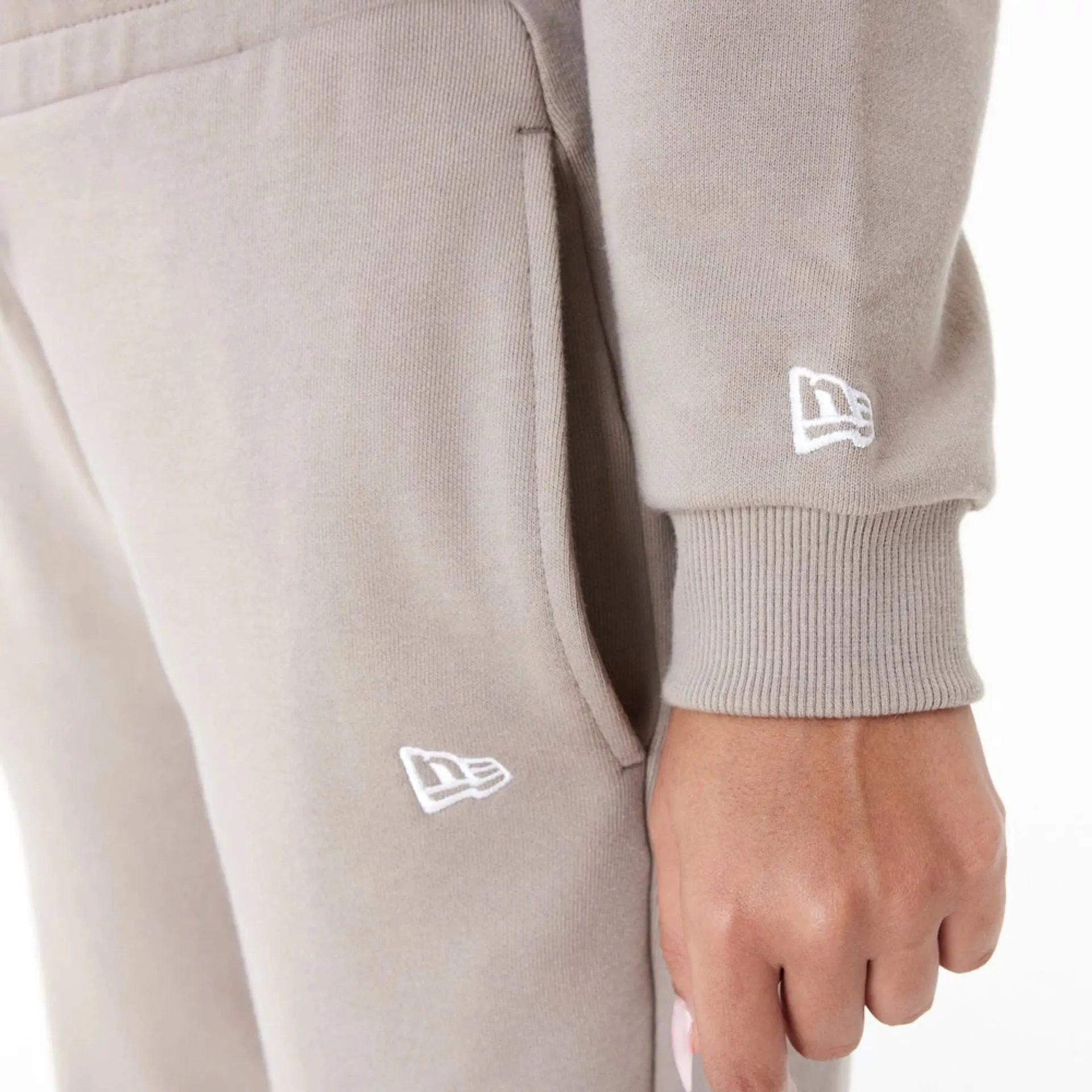 Sudadera Crop New Era Arch Wordmark